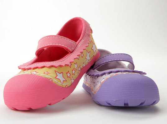 Essential Tips When Shopping for Toddler Shoes | Dansko Professional