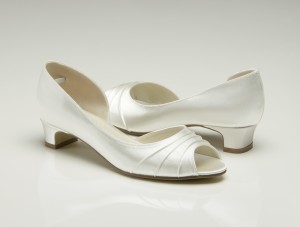 sophisticated ivory wedding shoes low heel